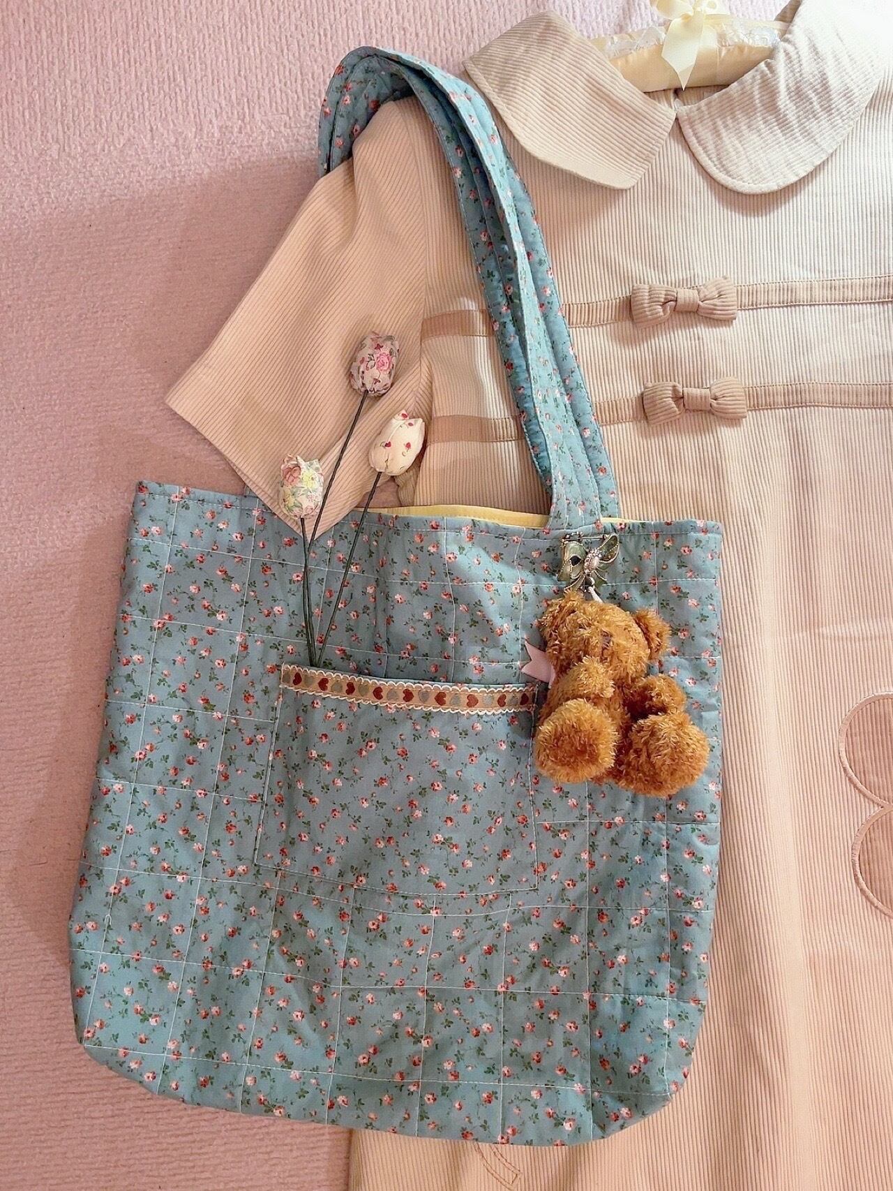original / saxe blue flower quilting tote bag