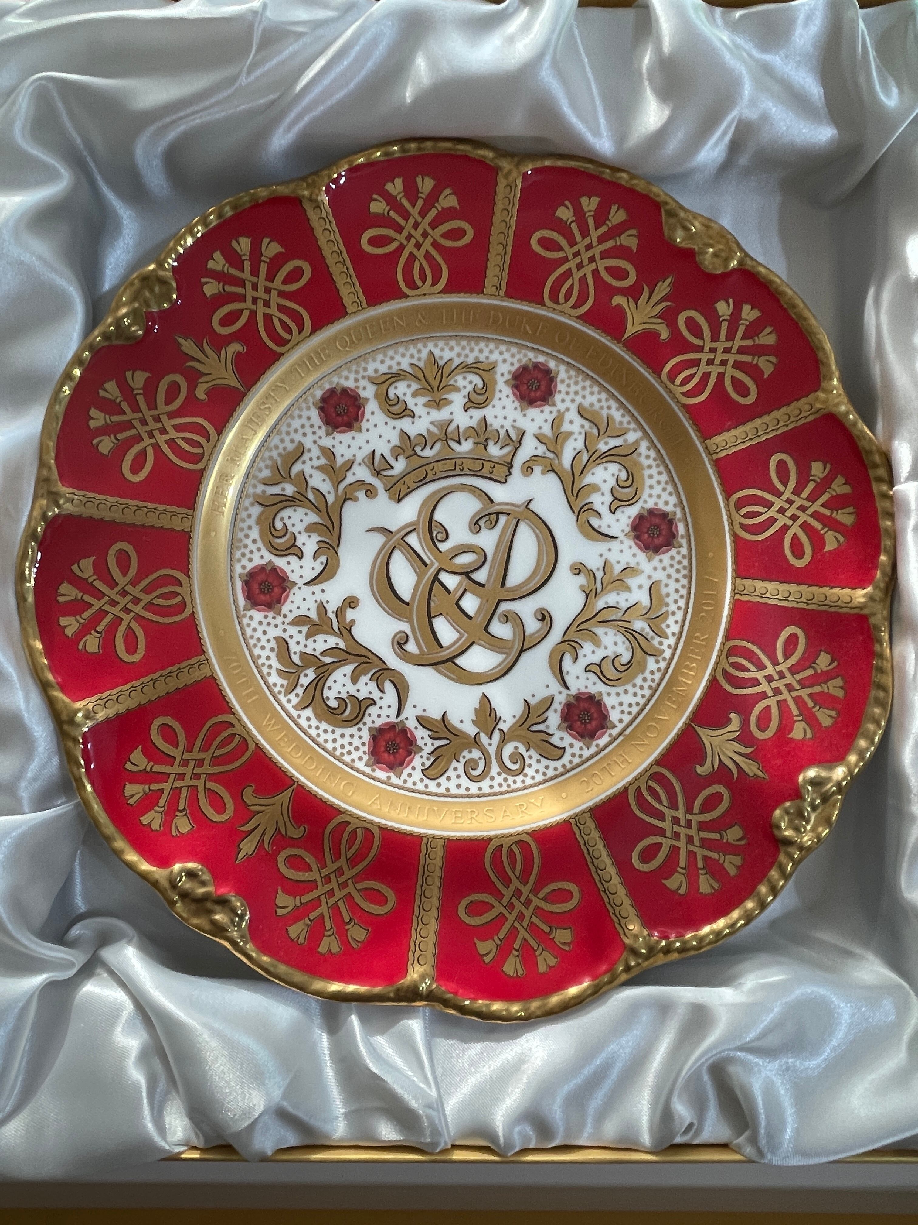 『バッキンガムパレス』エリザベス女王 70th 結婚記念 プレート  Queen Elizabeth 70th Wedding Anniversary Collectible Plate