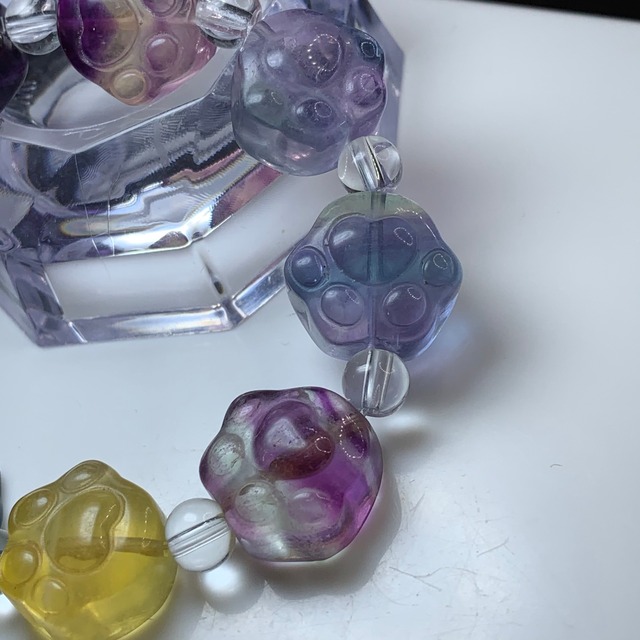 3.カラフル☆肉球フローライト・ブレスレット