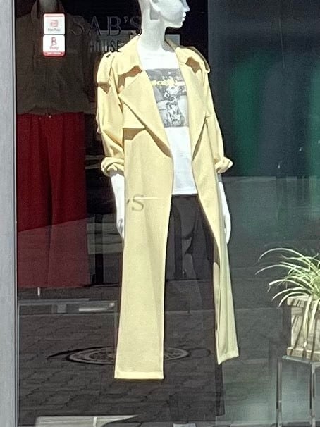 MilaOwen(ミラ オーウェン) 共ベルト付憲章デザイントレンチコート