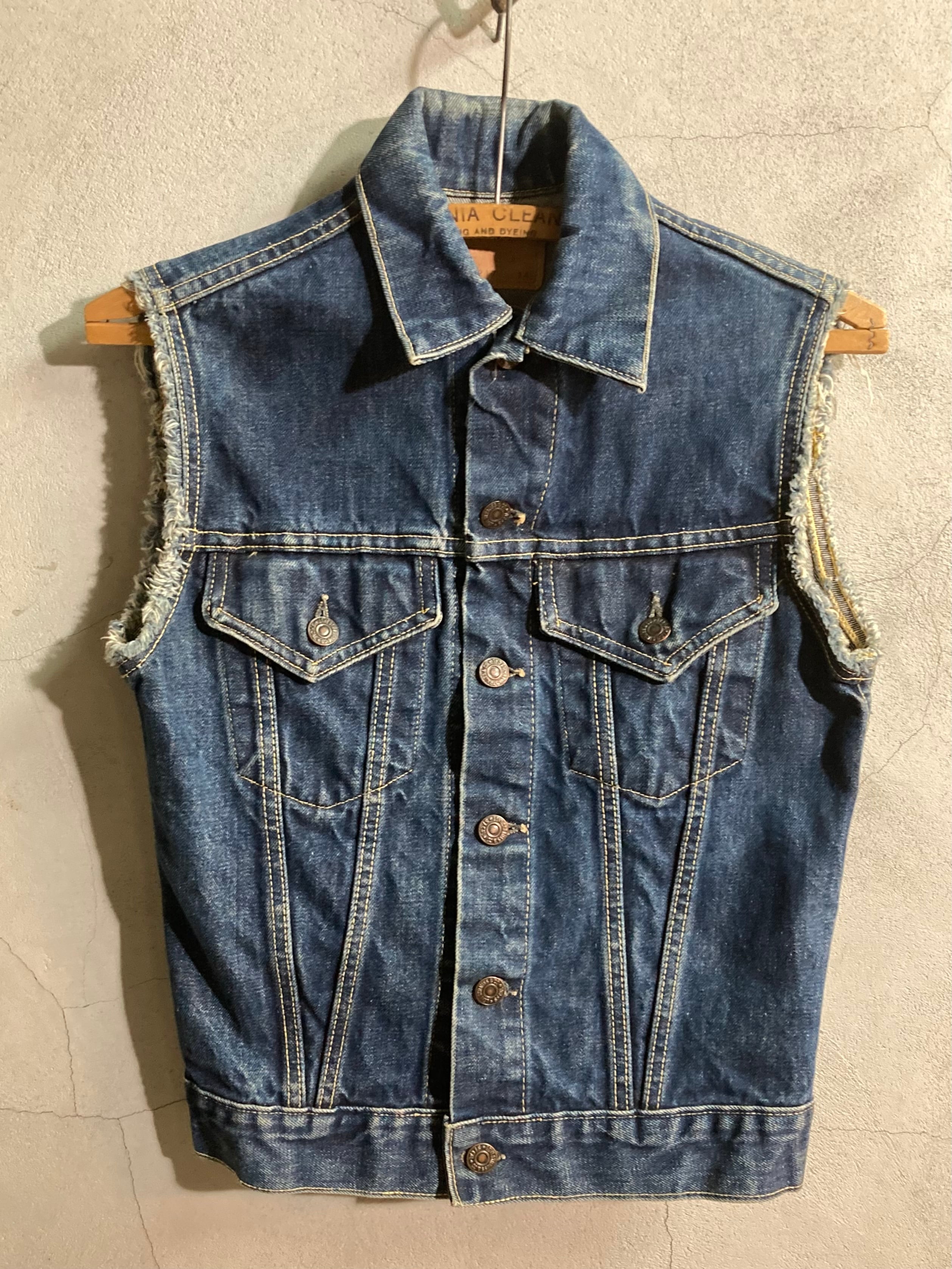 VINTAGE LEVIS 557B 70805 CUT OFF VEST (beady clothing)