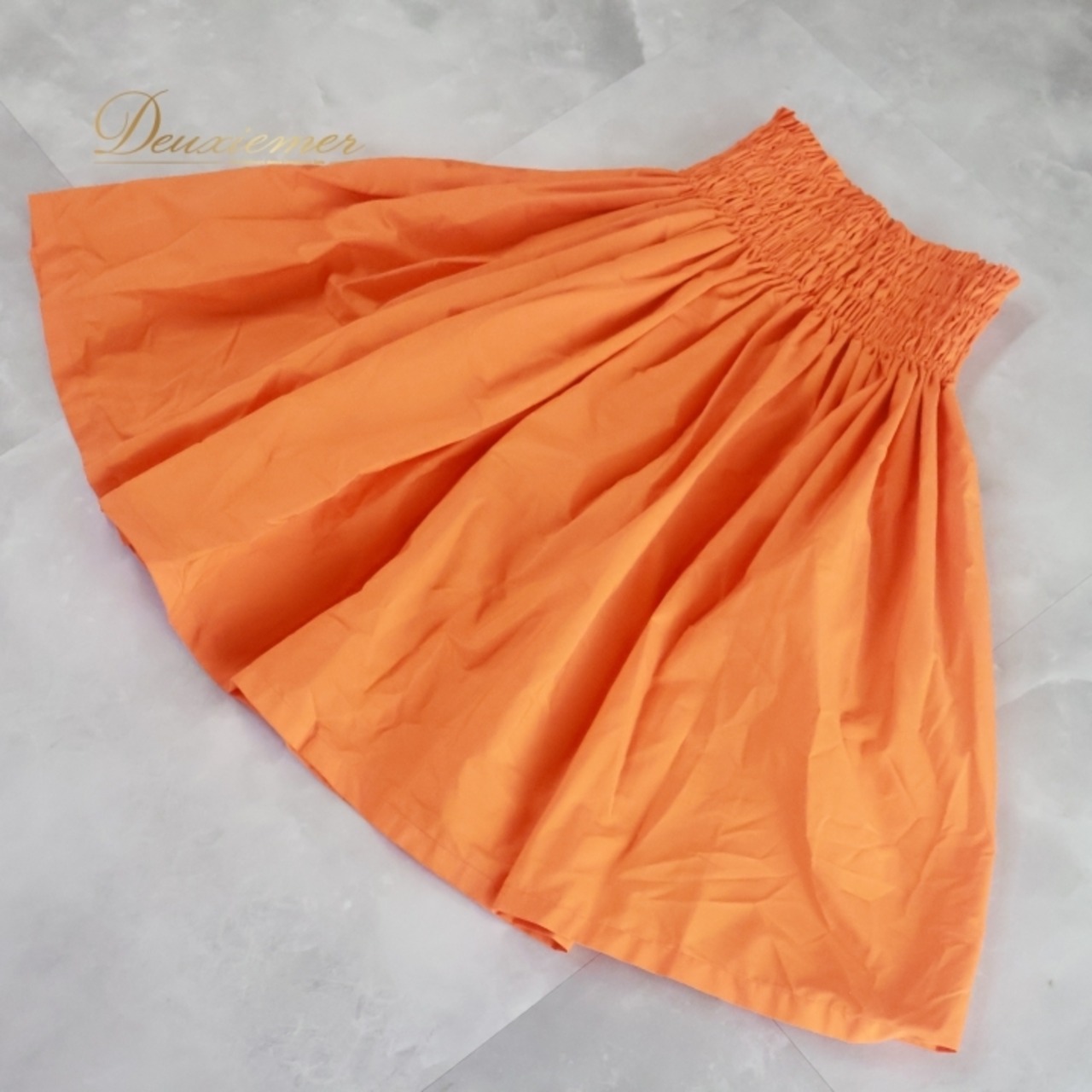 フラダンス 衣装 パウスカート オレンジ系 橙 無地 シンプル ハワイアン アロハ フラ ダンス レッスン 練習 シングル スカート 練習着 かわいい おしゃれ 上品 華やか 鮮やか フレア ふんわり 軽やか かわいらしい おしゃれ着