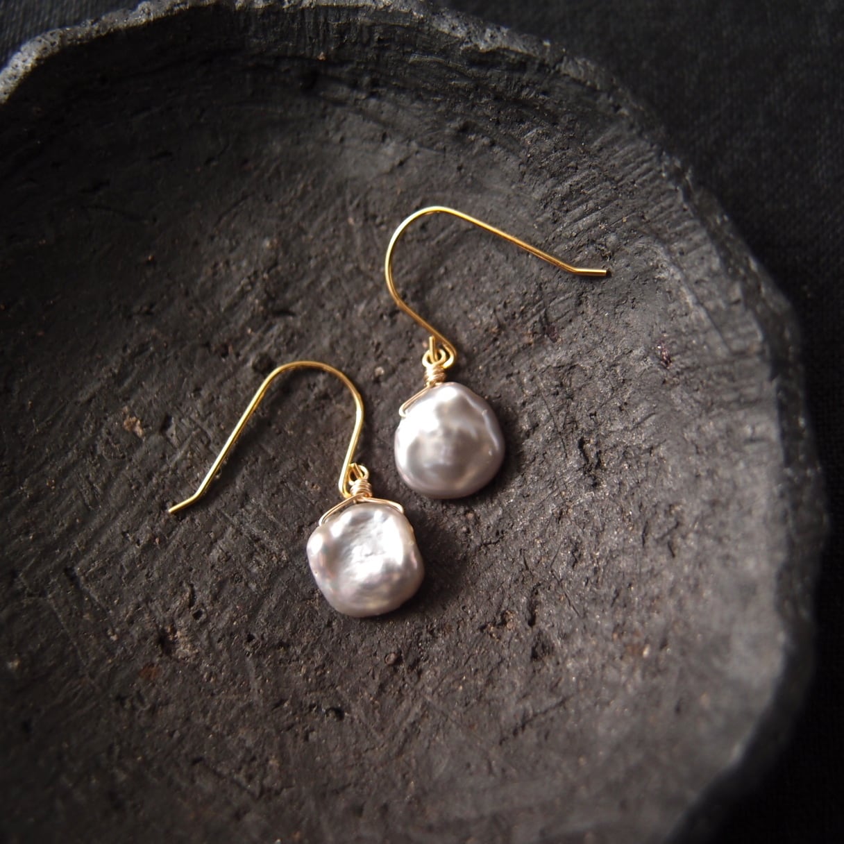 再入荷【K14gf】Petit Petal Earrings/バロックパール プチピアス(Gray)