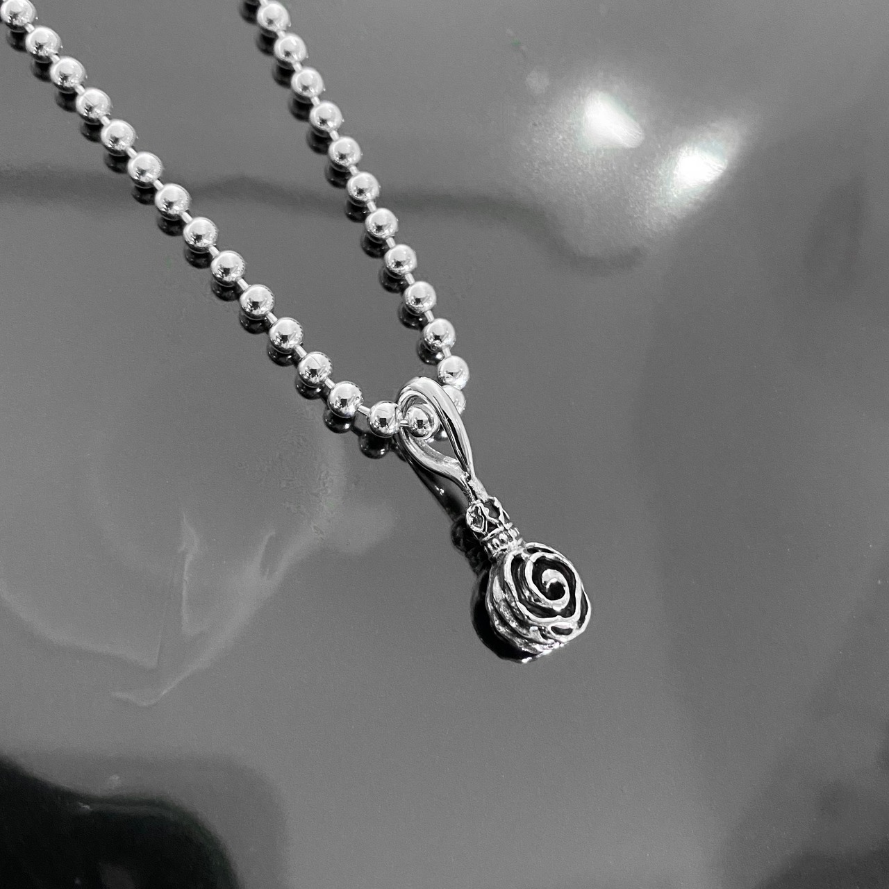 ROSE BALL PENDANT / ローズボールペンダント