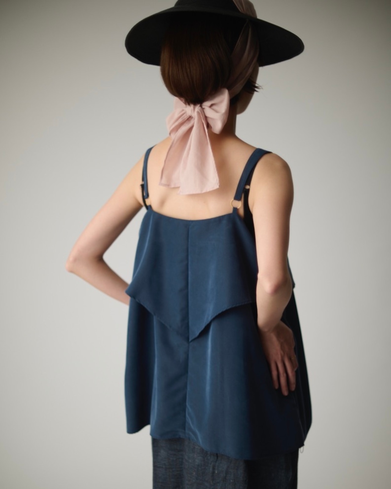 【Joëlle】Cotton silk ribbon wide brim capeline / Black × Pink