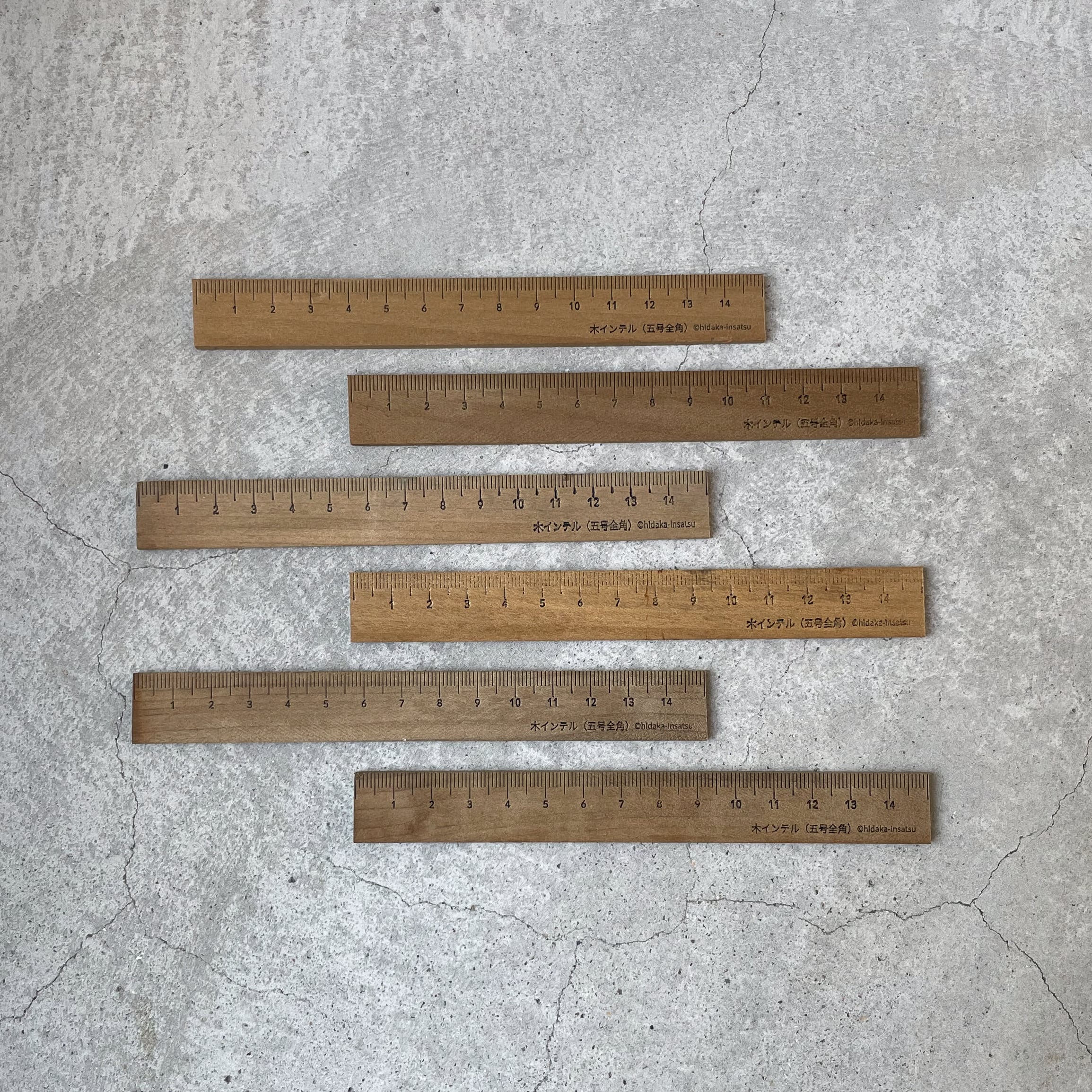 木インテルで出来たスケール（五号活字付き）