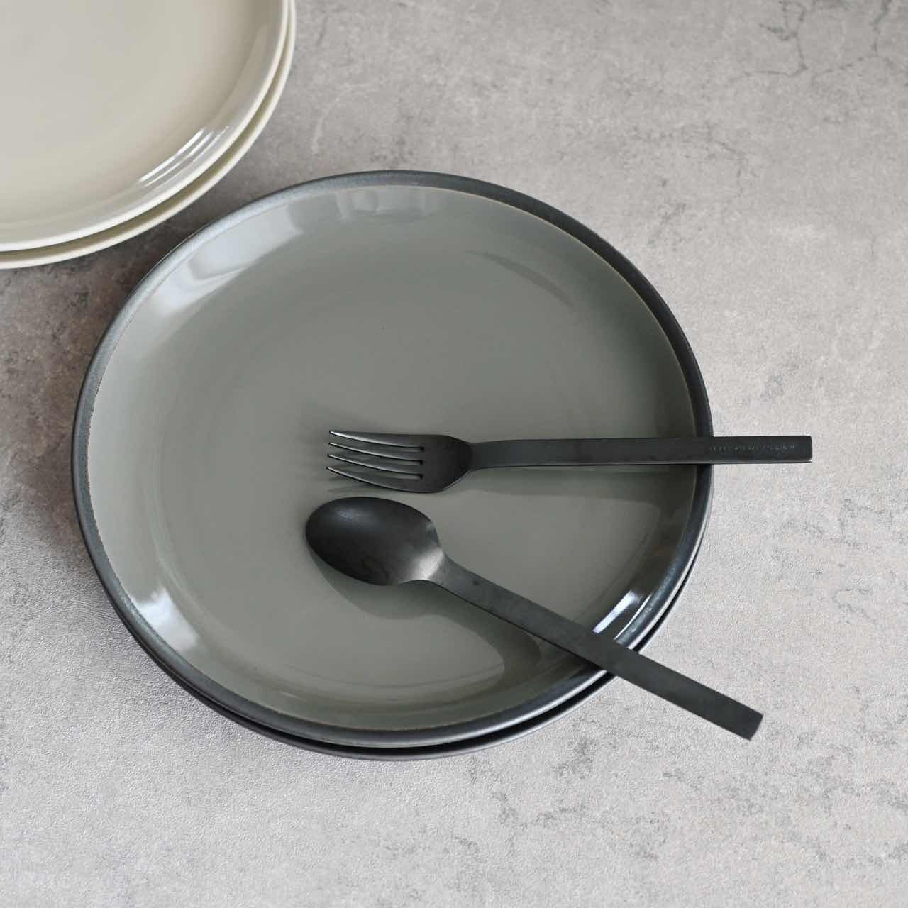 ディナープレート24cm ウィズリム オリーブグレー|レトロ シック 平皿 おしゃれ ギフト 新築祝い 結婚祝い 日本製 雑貨屋