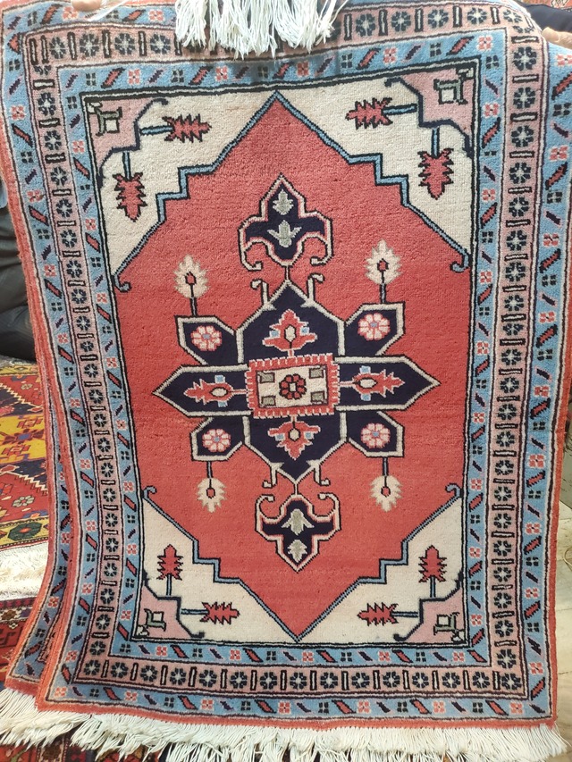 絨毯クエスト51【No.15】Heris-Ardabil ※現在、こちらの商品はイランに置いてあります。ご希望の方は先ずは在庫のご確認をお願いします。