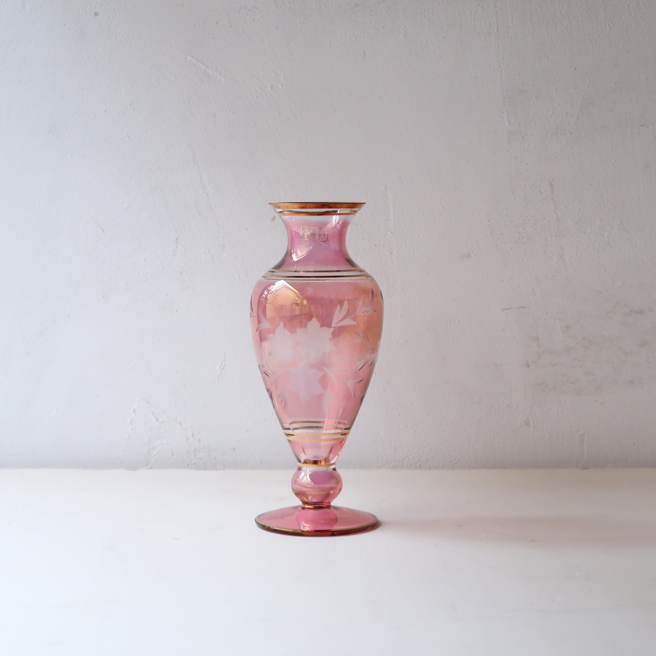 切子と金彩の花瓶-ピンク