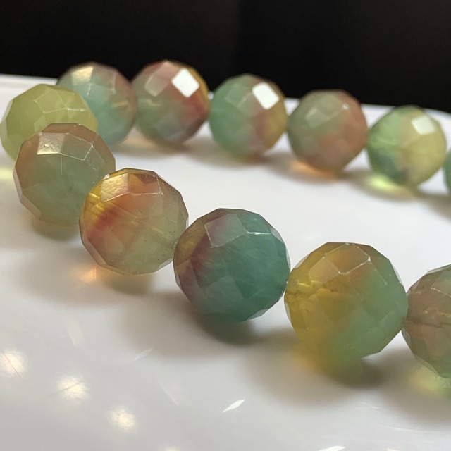 no13.多彩な変わった色合いバイカラーフローライト・ブレスレット