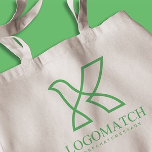 優雅に羽ばたく鳥のKのロゴ