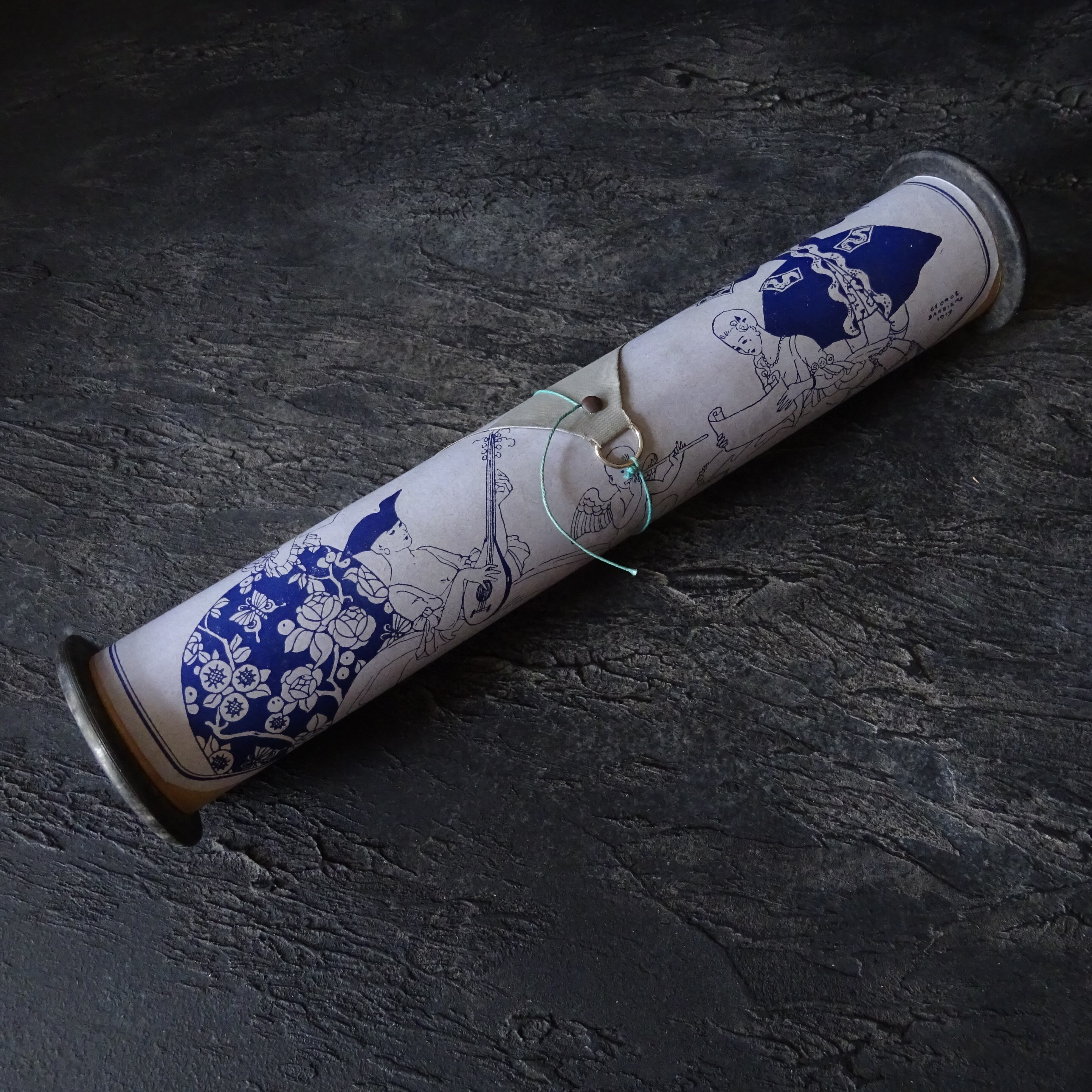 Ancien rouleau perforé pour piano mécanique    (C)