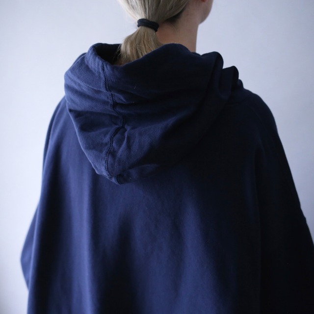 "Champion" dark navy color super over silhouette sweat parka