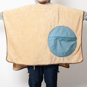 grn outdoor 60/40 CUSHION BLANKET GO9430F ブランケット クッション 毛布 キャンプ 用品 アウトドア ブランド 登山 テント かわいい おしゃれ 防寒 冬 秋 ひざ掛け 素材 プレゼント 通販