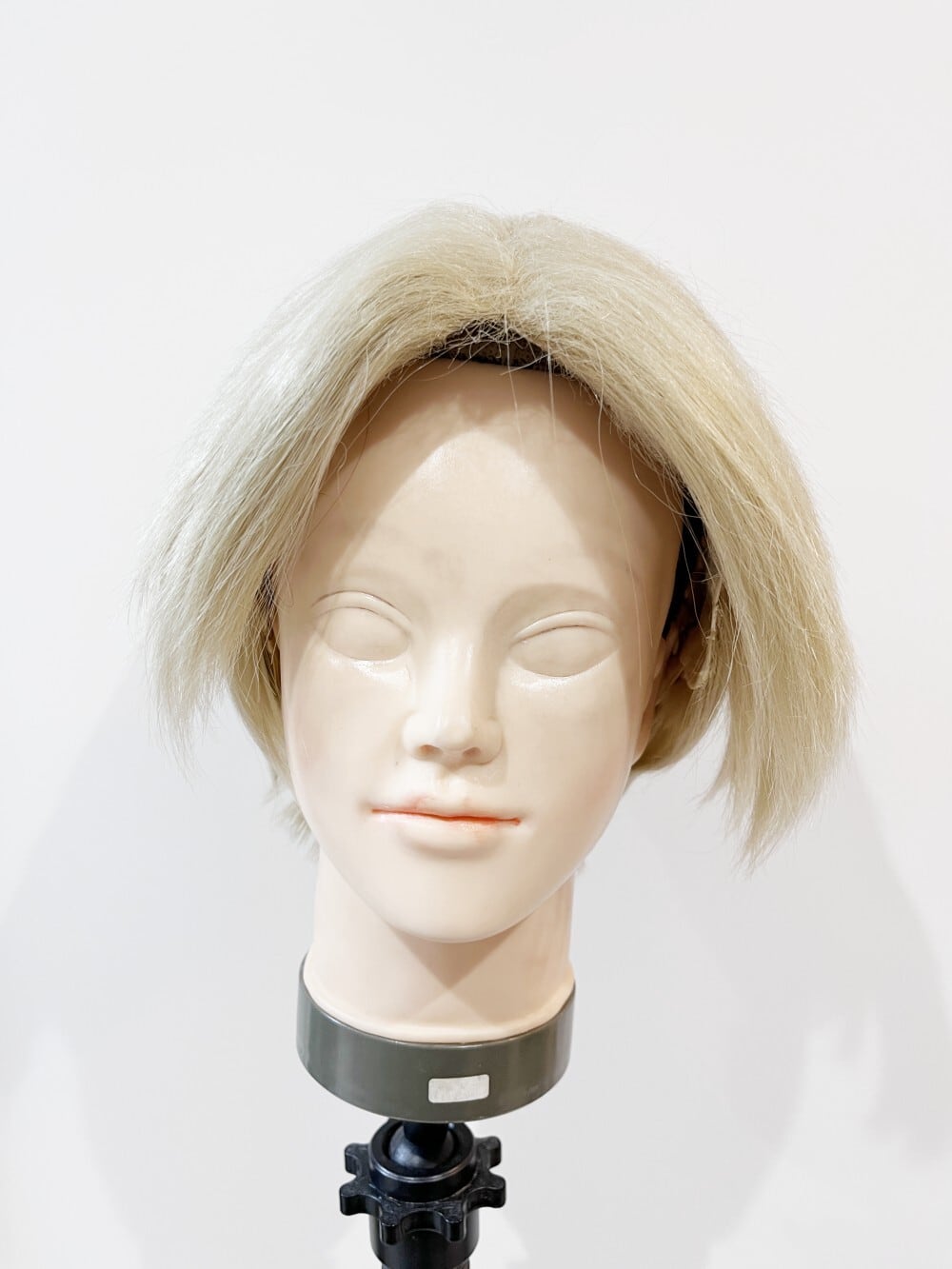 【未使用】メーカー不明 ショート/ワンレン アッシュブロンド系