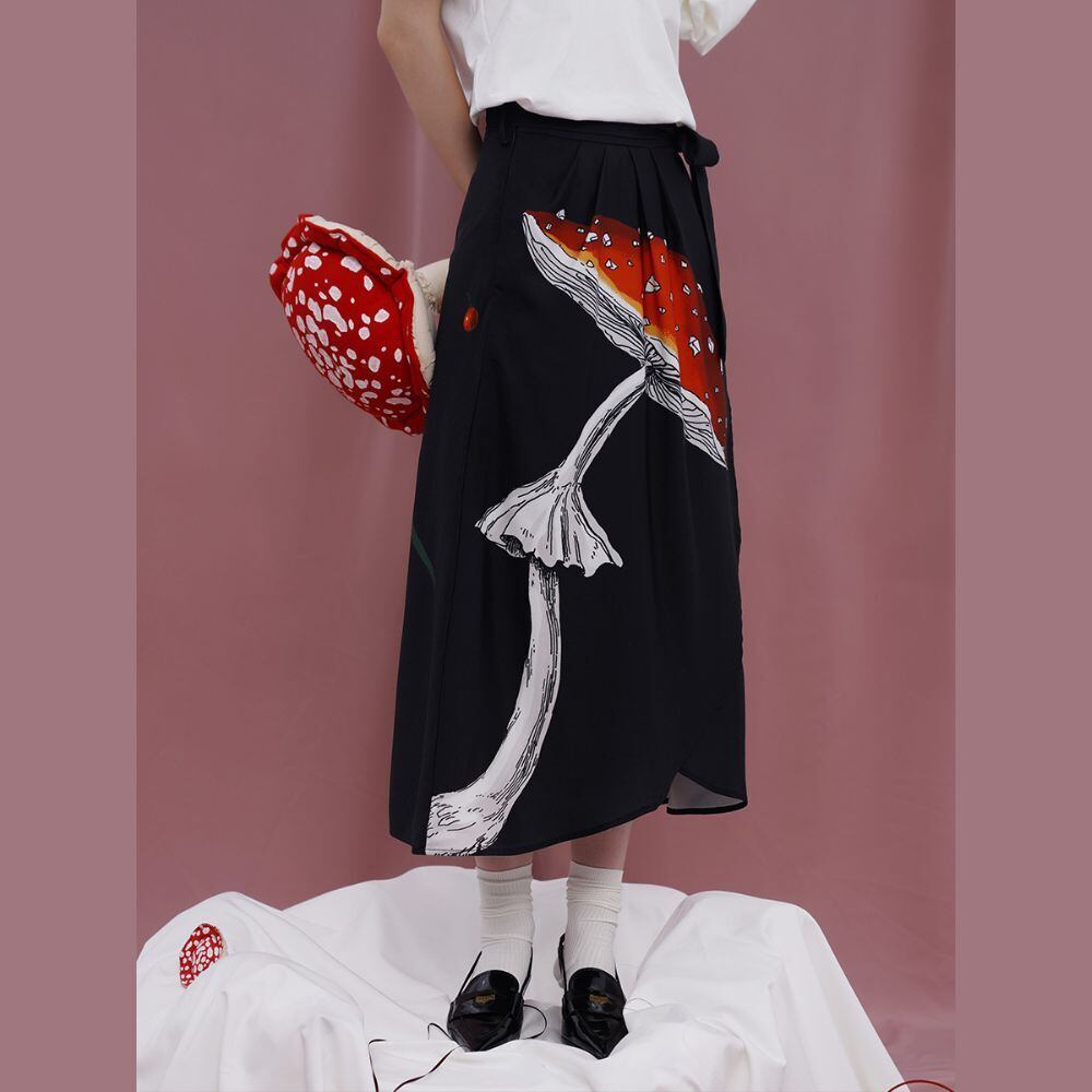 ラスト1点:Sサイズブラック】裾に柔らかなカーブを描くジャンボキノコ