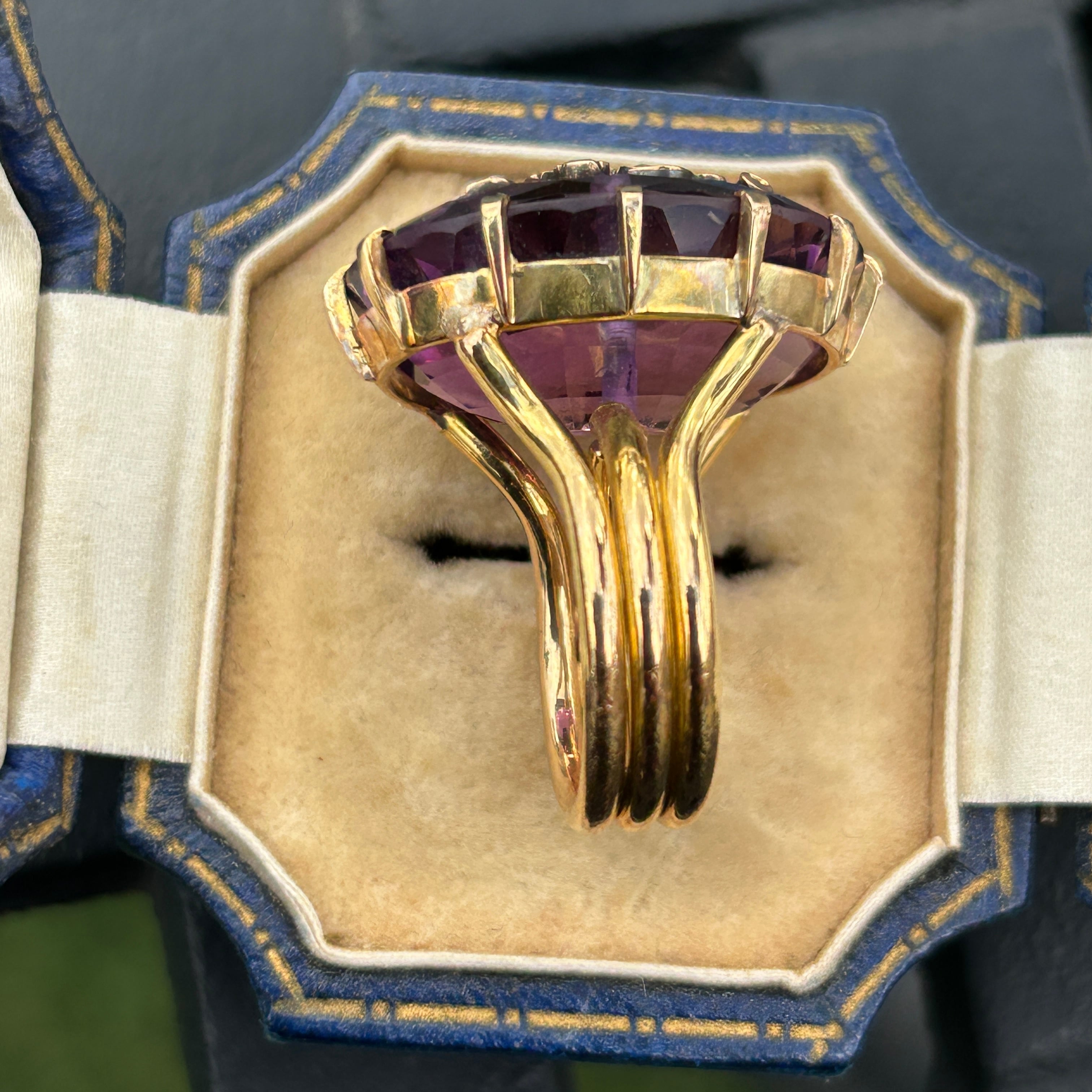 欧州アンティーク　K15 大きなサイベリアンアメジスト小花添えのリング