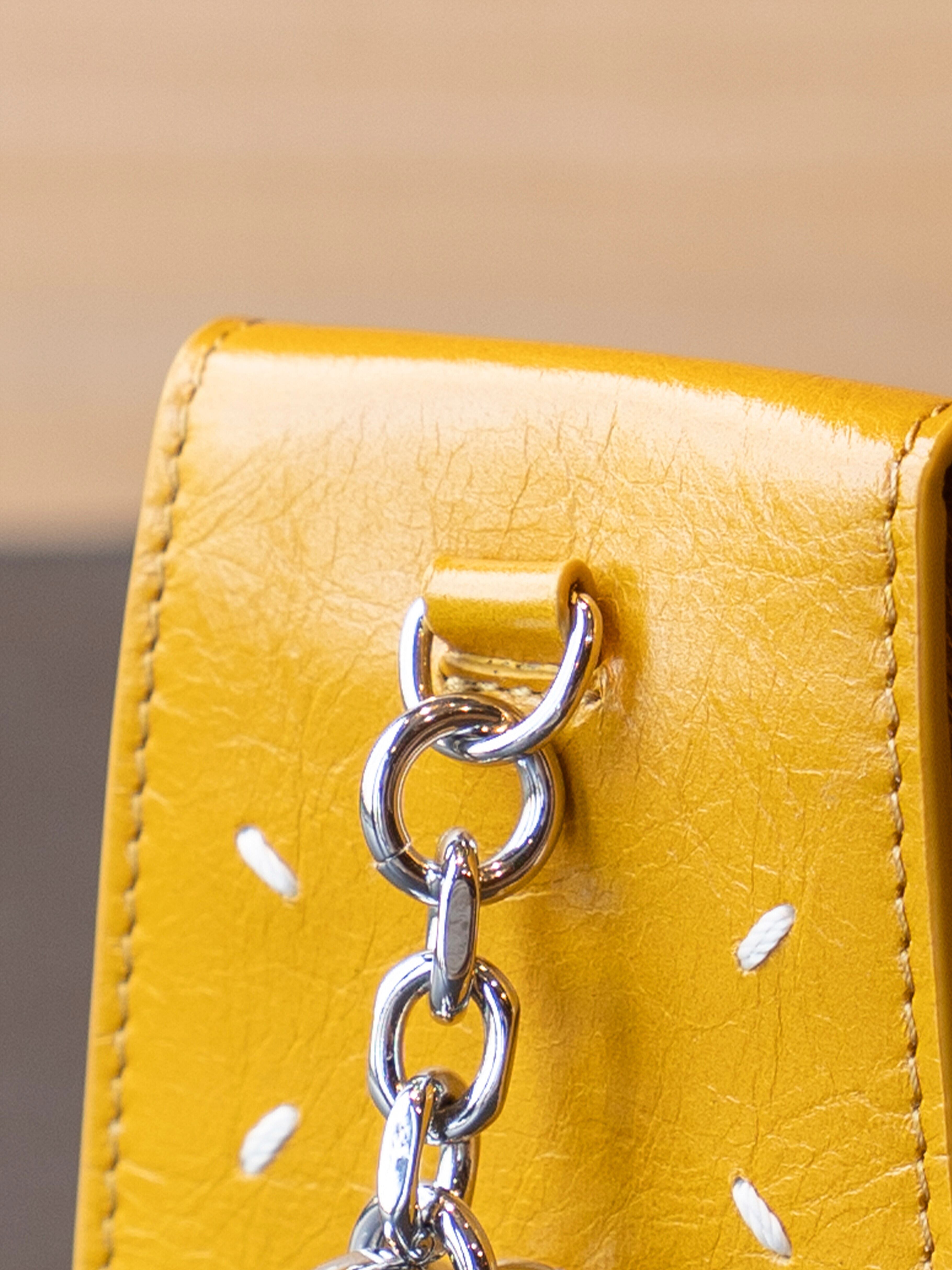 MAISON MARGIELA 4ステッチ バムバッグ　黄色 MAISON MARGIELA 4 STITCH LEATHER TEA BAG CHARM Yellow