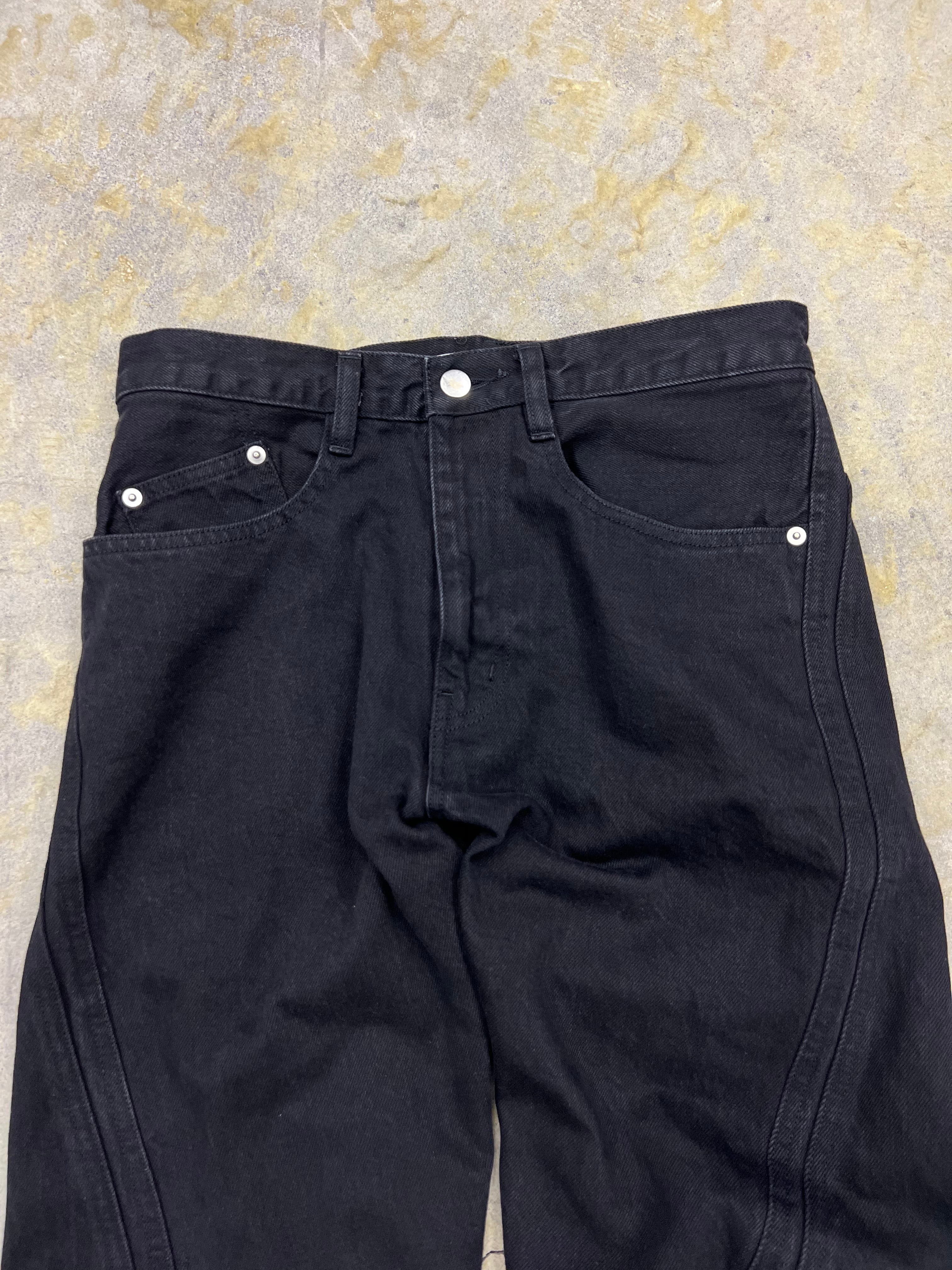 NVRFRGT | 3D TWISTED JEANS | FADED BLACK | HOWDAY NVRFRGT | 3D TWISTED JEANS | FADED BLACK | HOWDAY