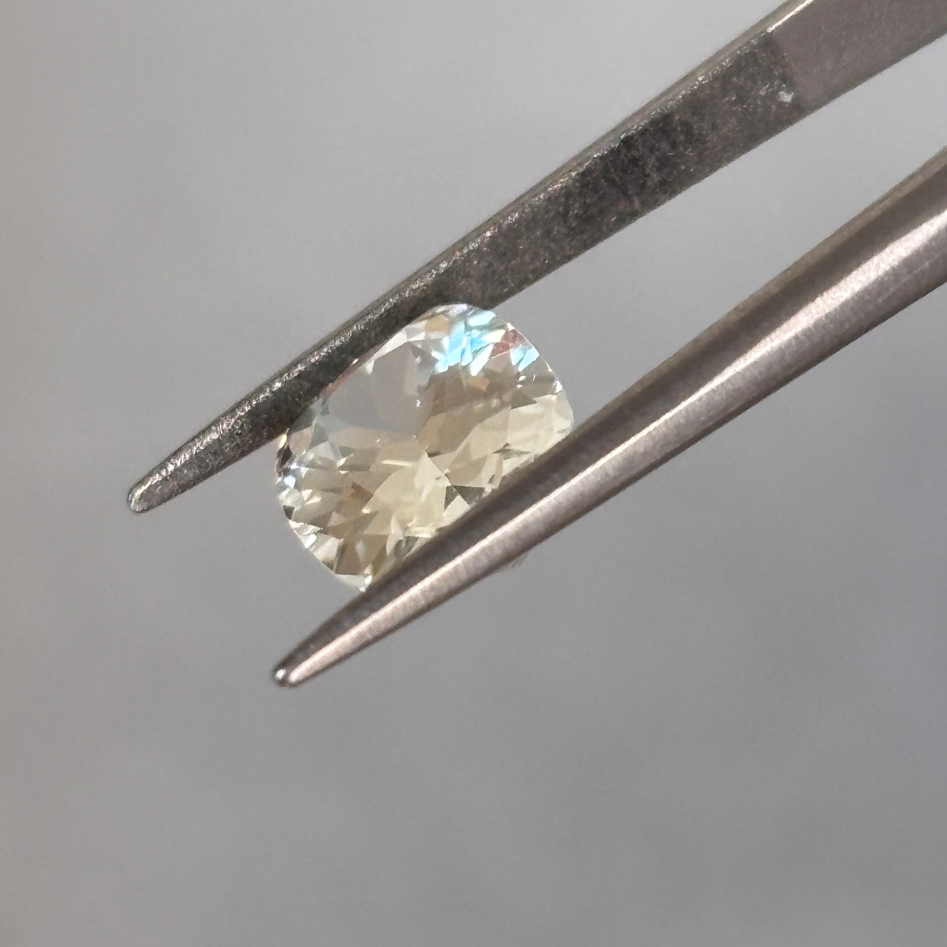 強蛍光】スキャポライト 1.65ct | EnMedel 〔 宝石ルースのおみせ〕