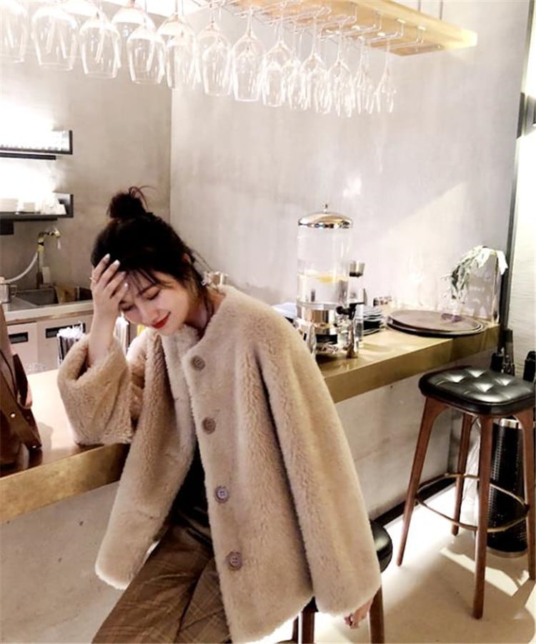 元気少女の衣装 韓国ファッション シープシャーリングコート 短いスタイル 子羊の毛 チェスターコート