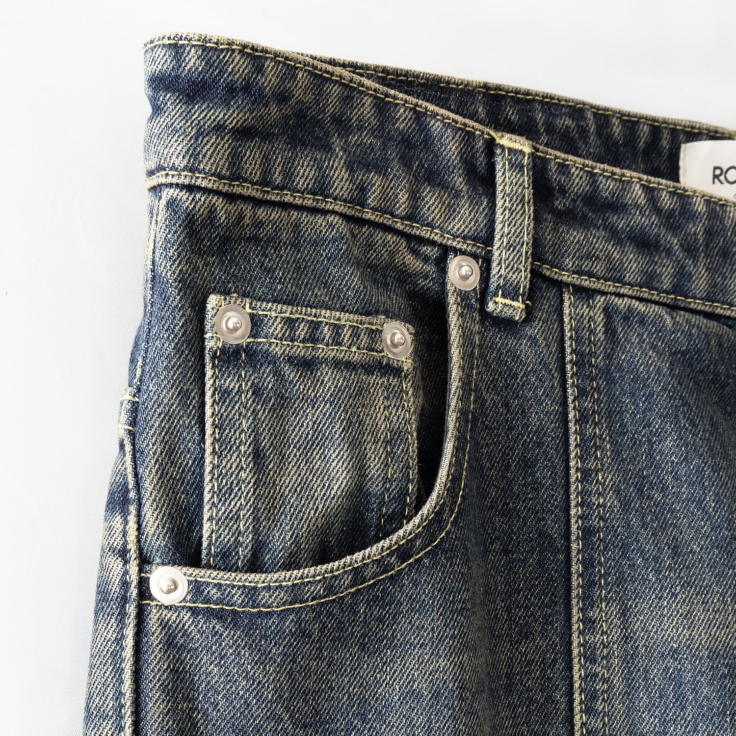 UNEEK BASEMNT - Discover independent style.