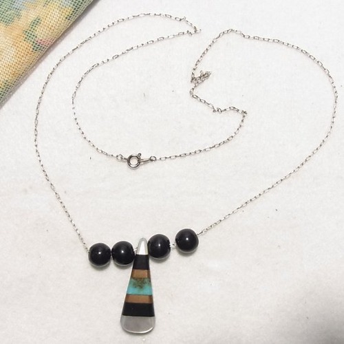 トルコ石・天然貝インレーペンダントネックレス　コスチュームジュエリーのセール通販　8921N