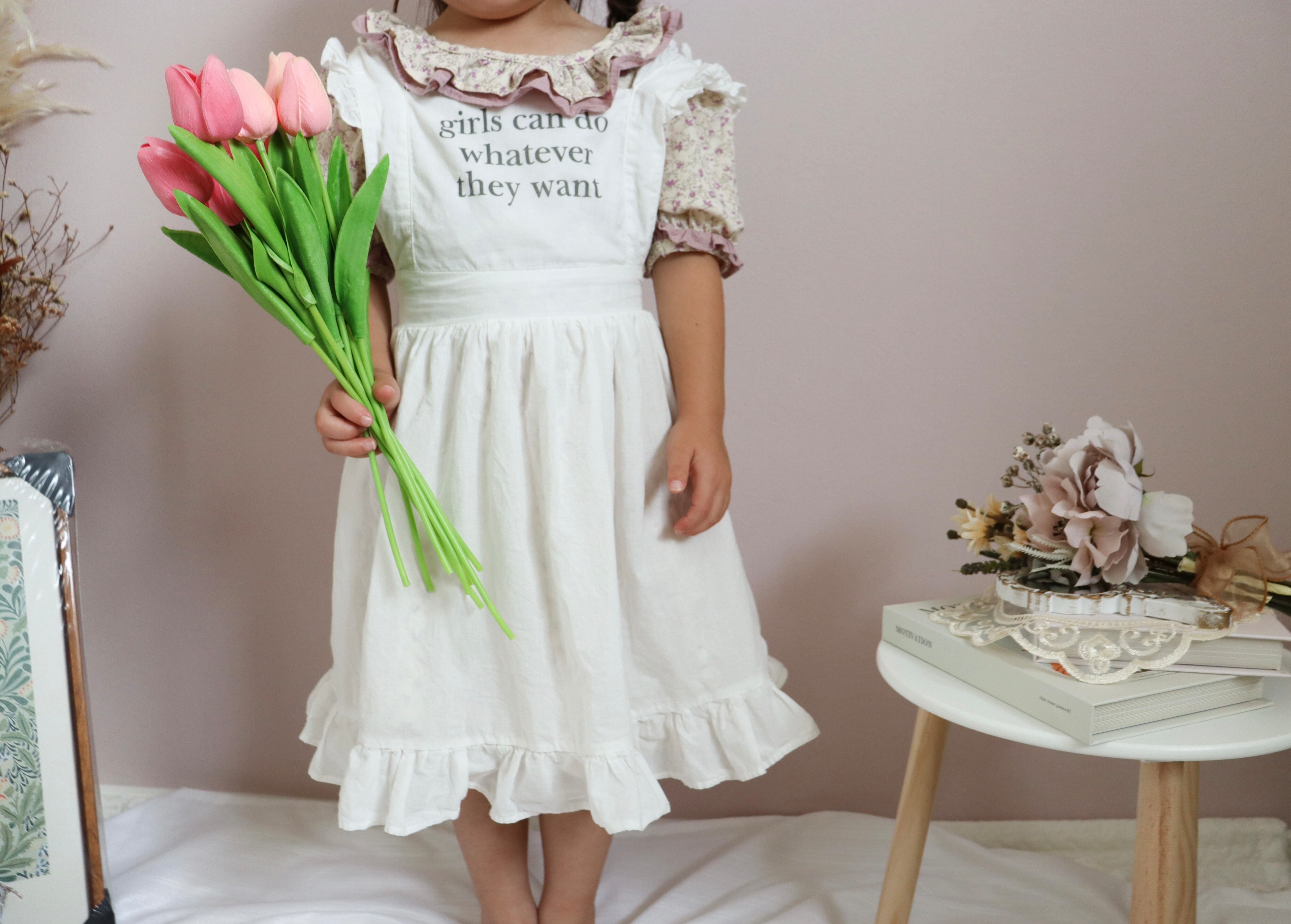 【取寄】英字プリントが海外風でおしゃれなエプロン風フリルワンピース