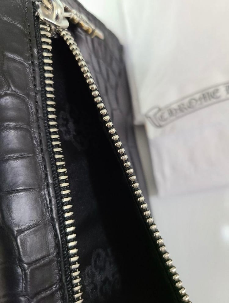 chromehearts wave ギャランティ付美品 クロムハーツ　ウェーブ クロムハーツ屈指の人気財布WAVE (ウェーブ) が手に入る！【BUYMA】