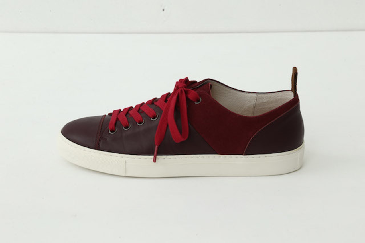 LOWCUT SNEAKERS