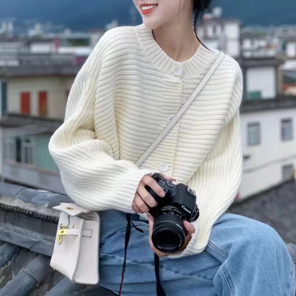 トップス レディース ニット セーター カーディガン プルオーバー ショート ショート丈 袖あり 長袖 ラウンドネック かわいい 大人可愛い きれいめ シンプル カジュアル 大人 上品 おしゃれ お洒落 かっこいい レトロ 大人可愛い 大人女子 こなれ感 ラフ メンズライク マニッシュ 個性的 クール モード系 送料無料 存在感 抜け感 無地 春 秋 冬 10代 20代 30代 40代 レディース 女性用 ママ オフィス ビジネス OL 通勤 学生 通学 デート お出かけ 女子会 休日 アウトドア 旅行