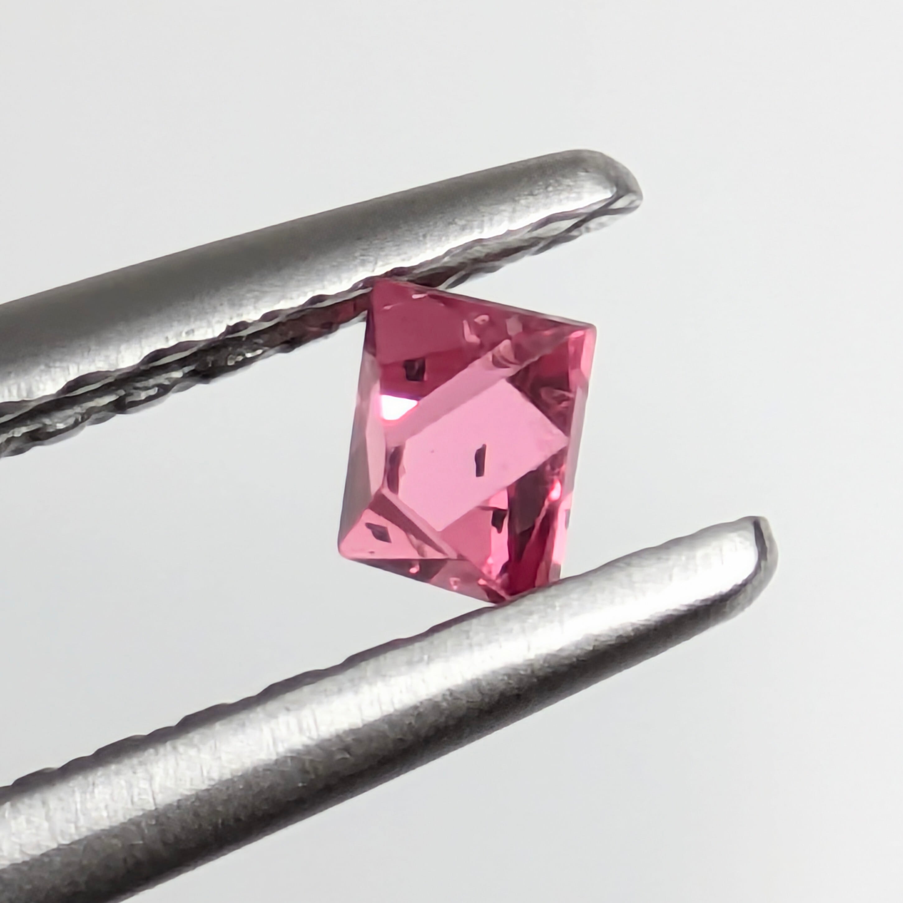 スピネル原石 ミャンマー・モゴック産 【0.15ct】 PRO208151 | Gem's