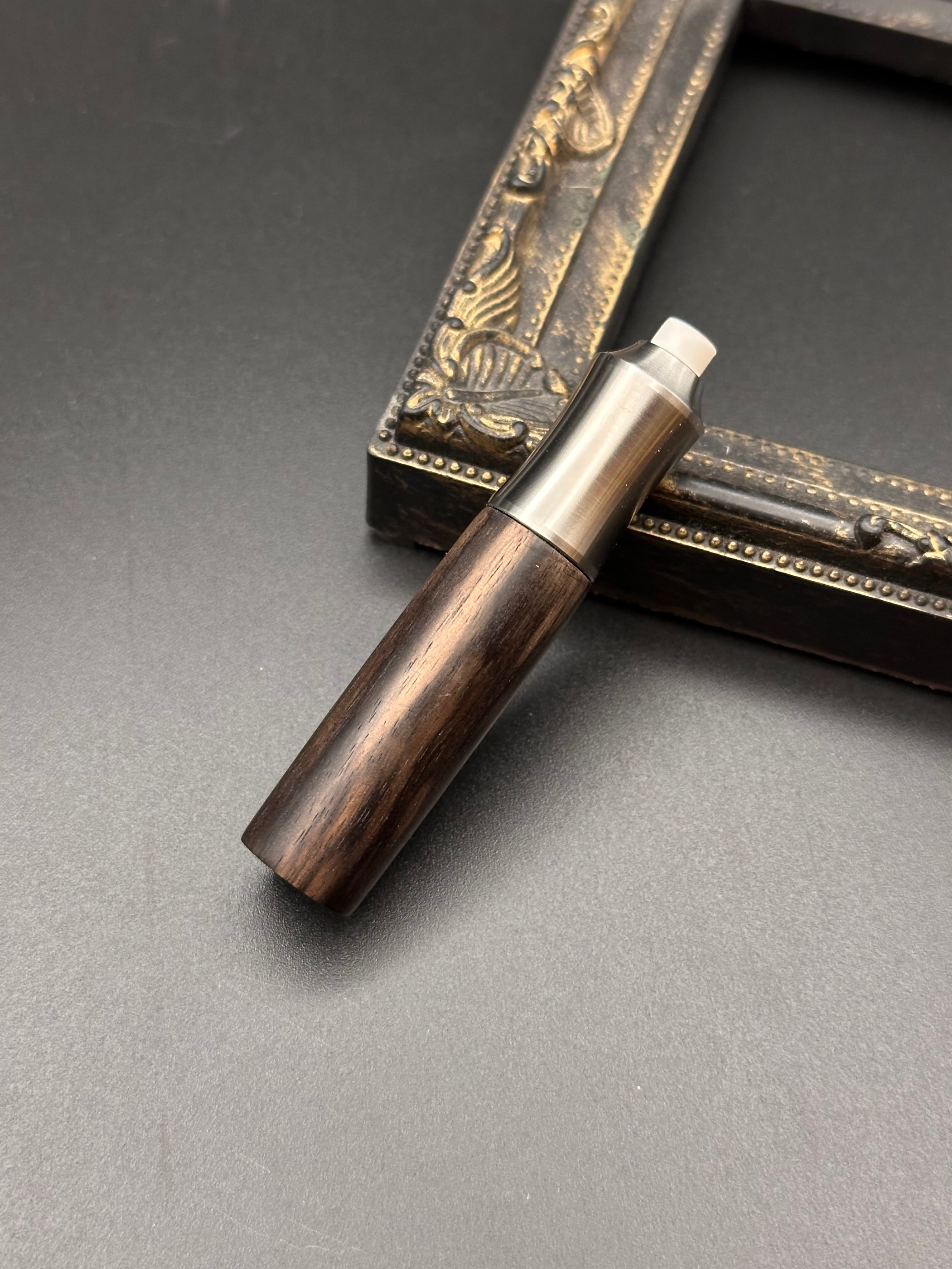 ツイスト消しゴム 木製 花梨瘤 花梨(瘤)/木製ツイスト消しゴム | Flamberg