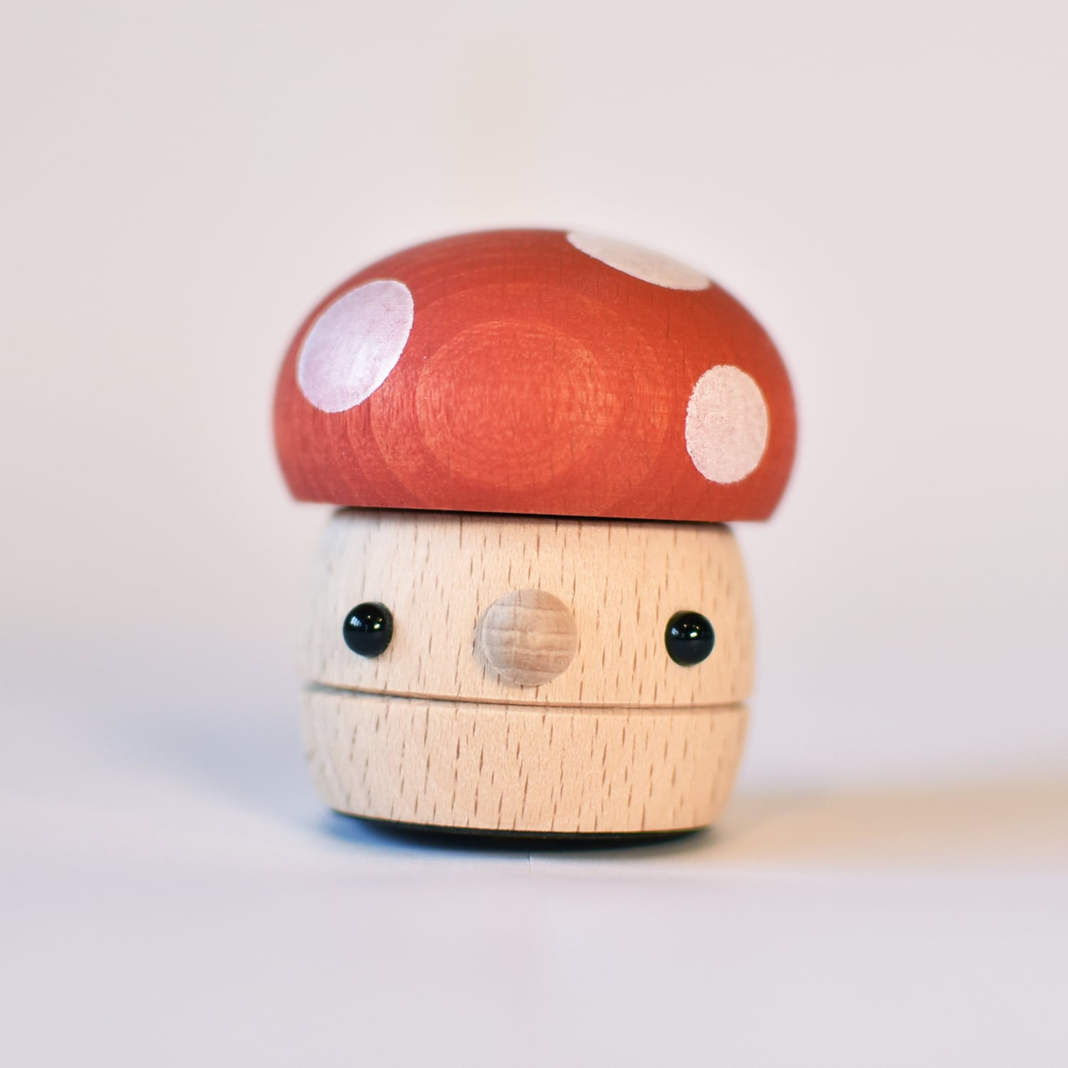 どんぐりきのこ 赤 | こまむぐ |公式通販｜日本製木のおもちゃメーカー