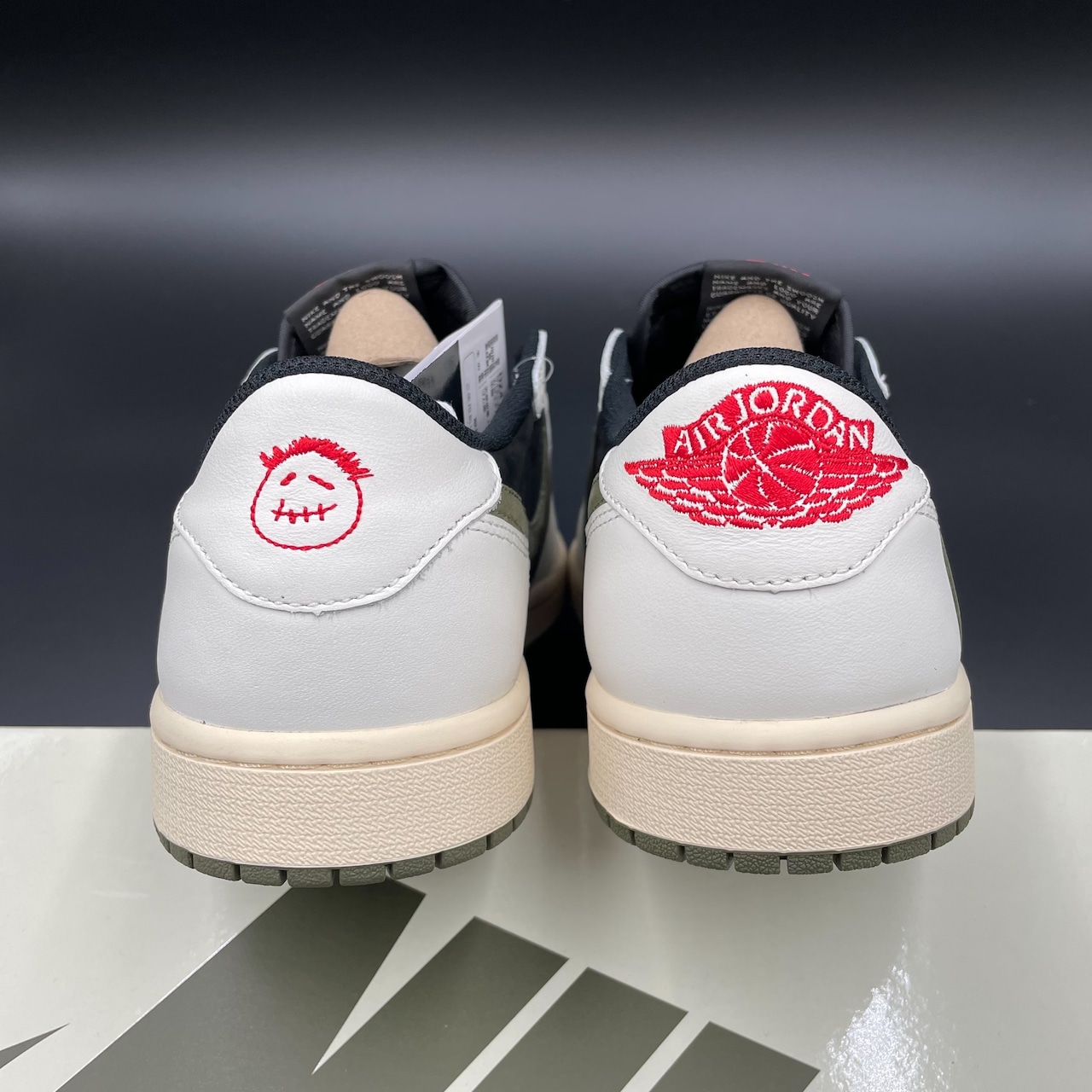 ×TRAVIS SCOTT AIR JORDAN 1 LOW OLIVE DZ4137-106