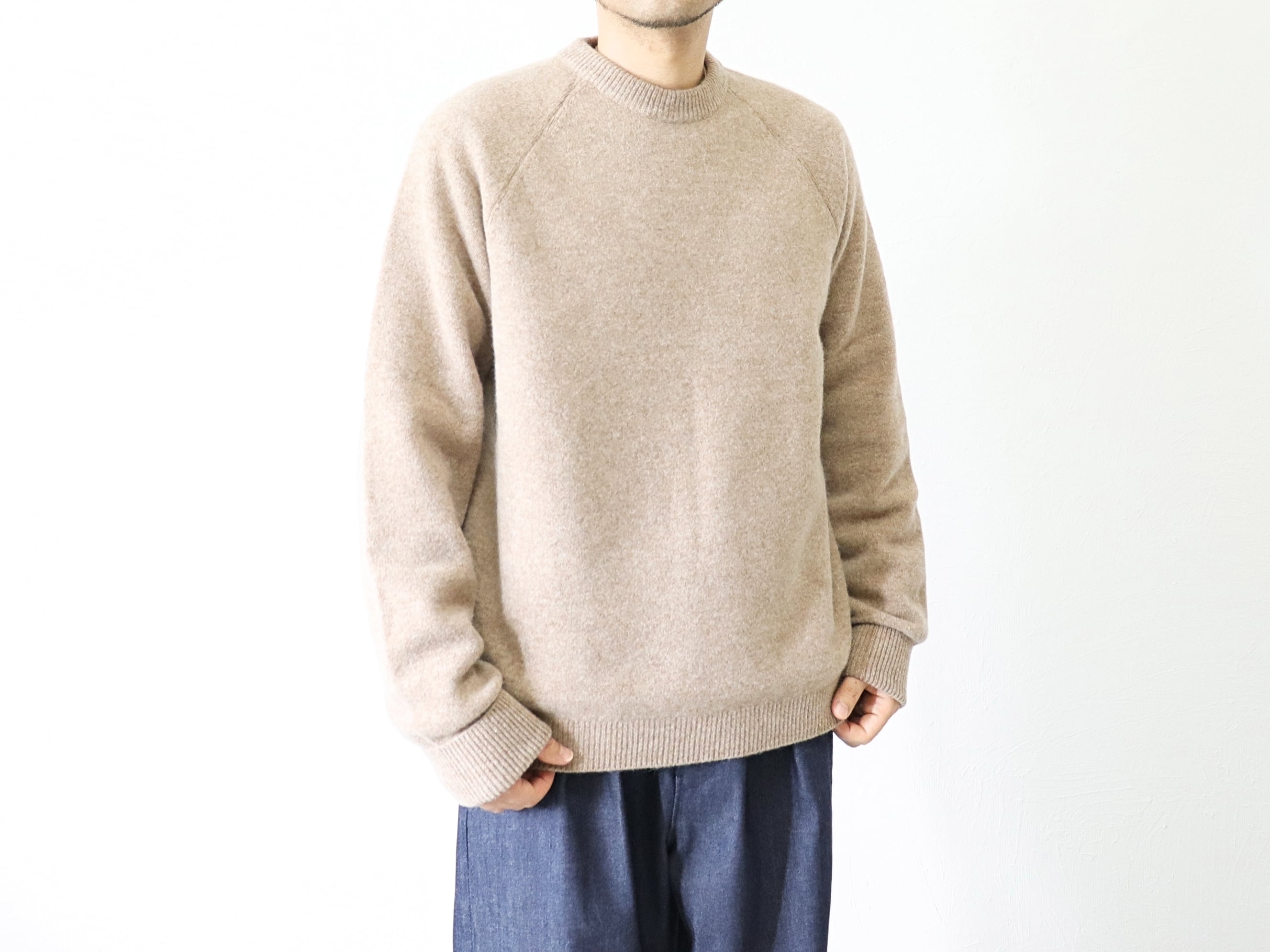 NARU FACTORY / タスマニアラム ラグランニット - BEIGE