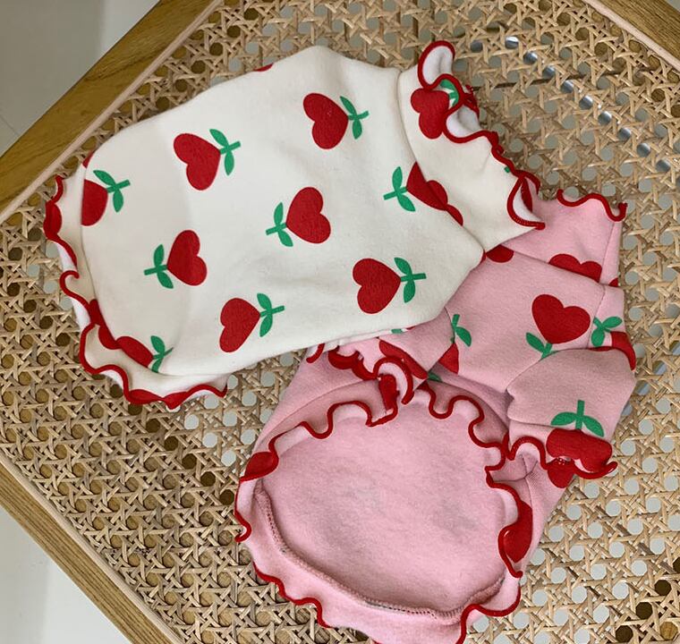 【SALE】 big heart top XS ~XL / 犬服 ハイネック トップス ハート柄 裏起毛 秋冬 新作 暖かい 長袖 ストレッチ ドッグウェア ニット お揃い 可愛い 犬の服 ワンコ服 猫　top124