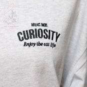 背中刺繡の黒猫がかわいいロングTシャツ オートミール