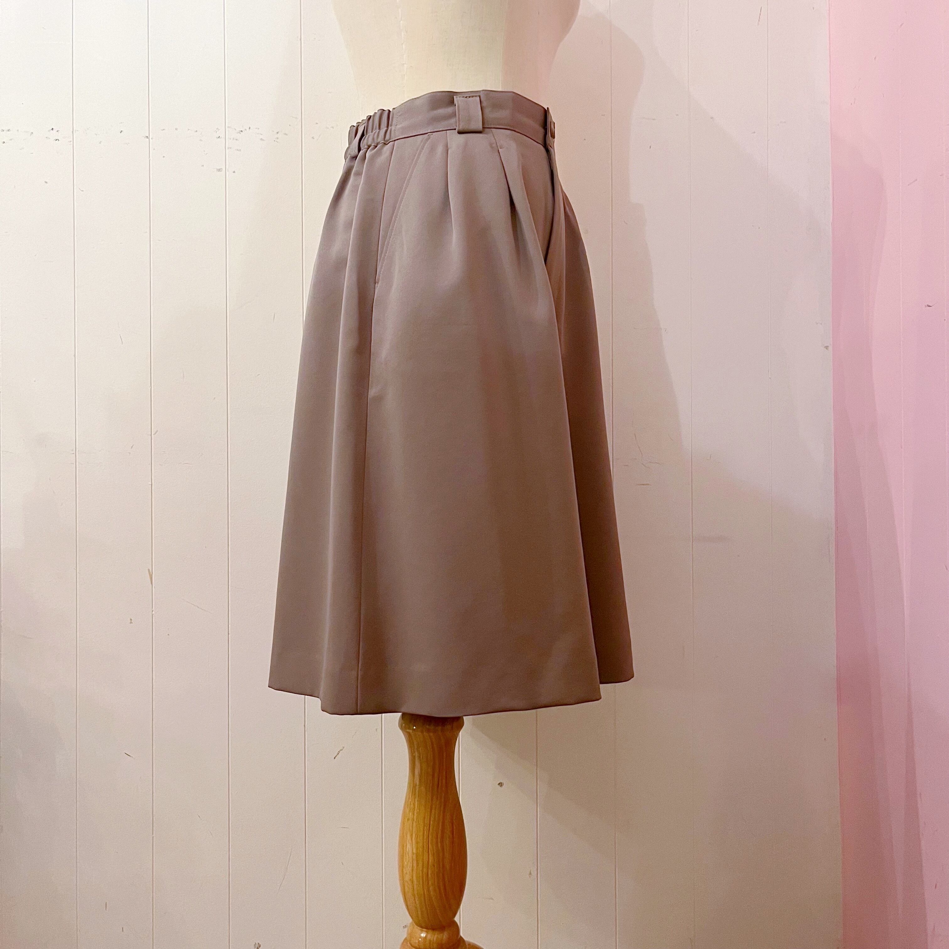 gray beige flare half pants