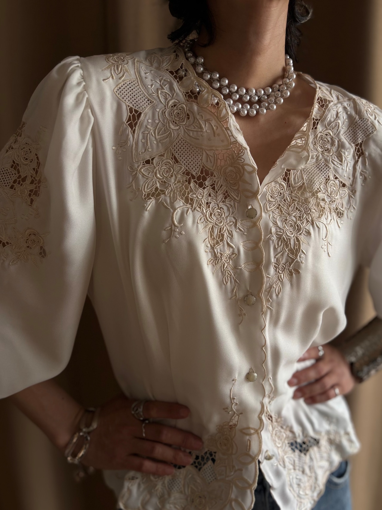 sculptural embroidery puff sleeve shirt-5275-6