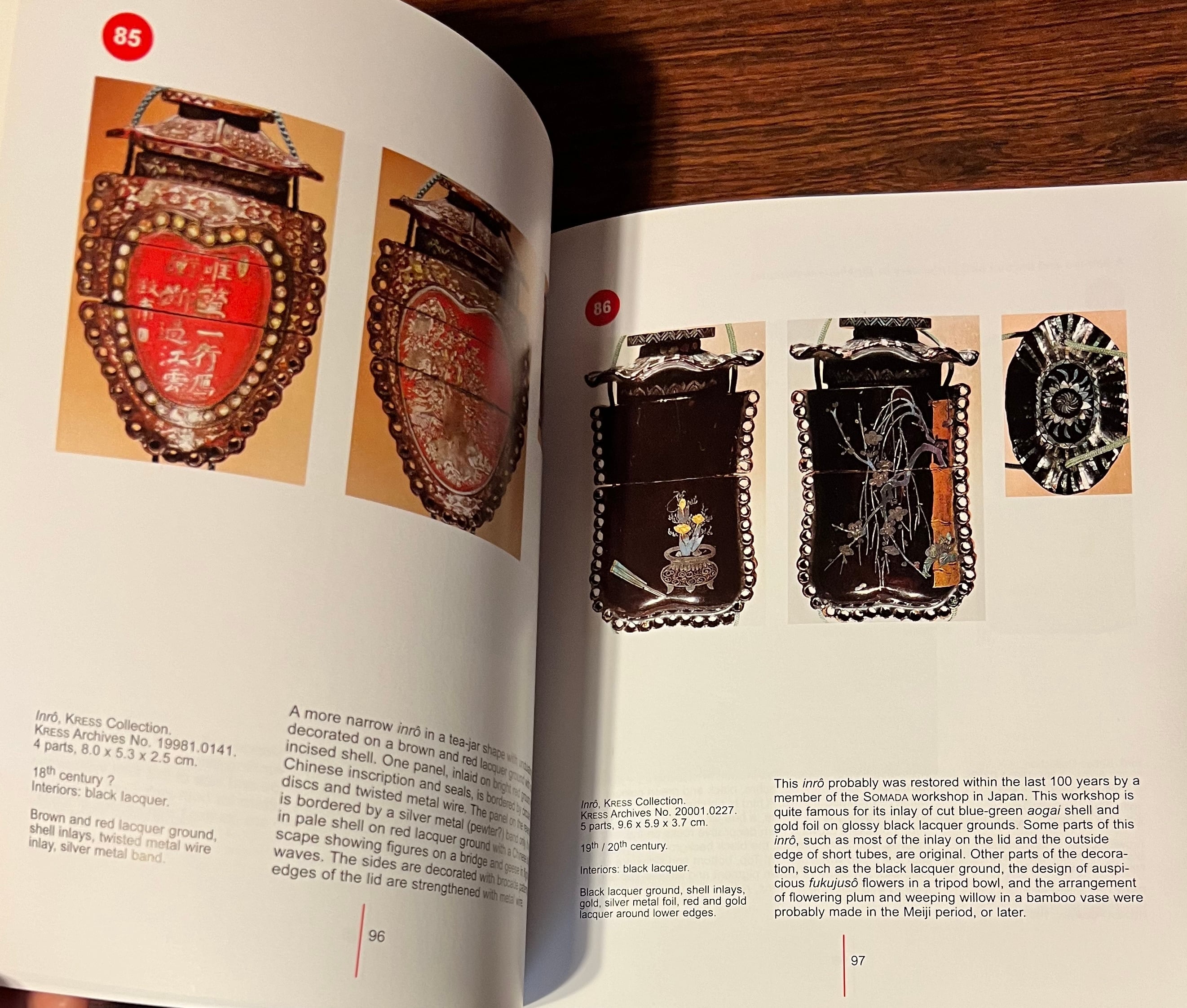 洋書『Inro of the Ryukyus: Lacquered Medicine Containers』（琉球の