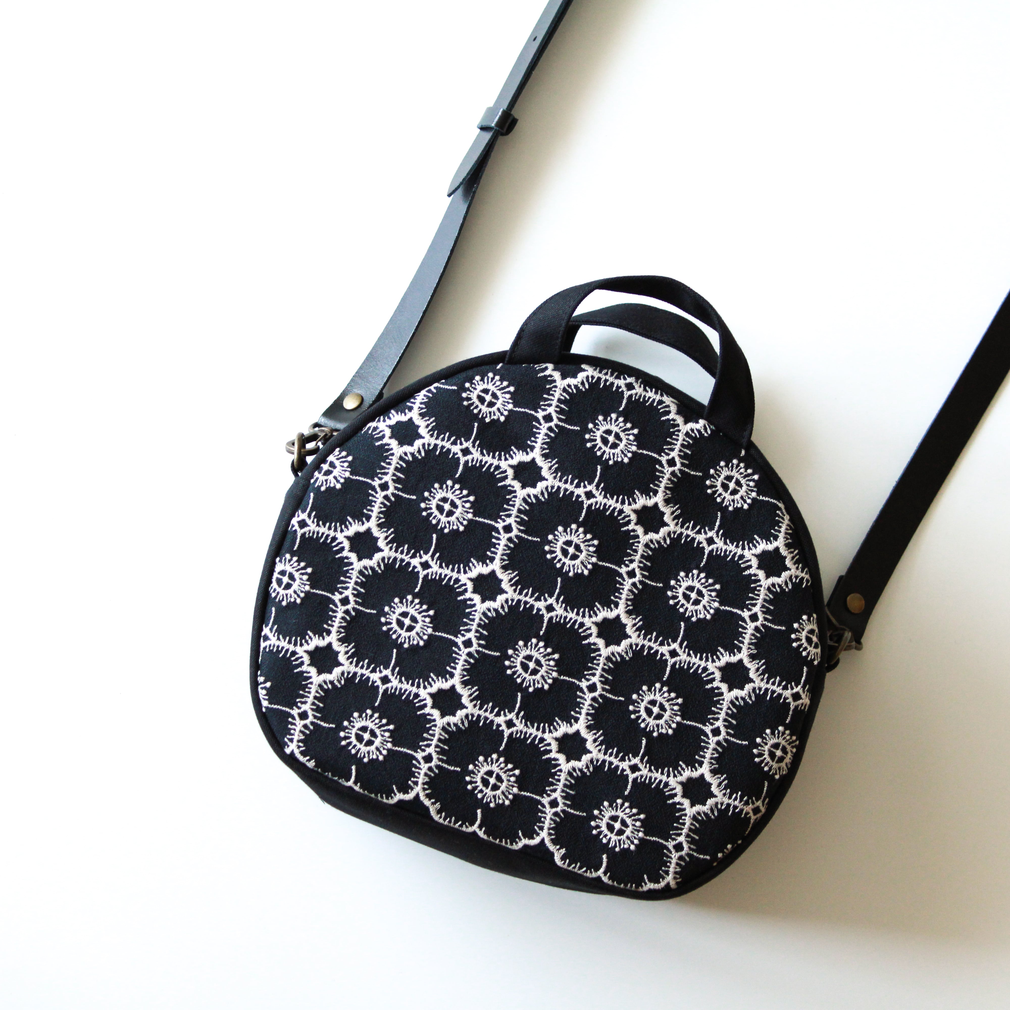 ラウンドバッグ anemone navy