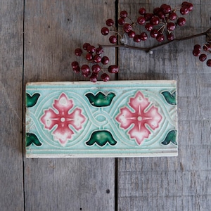 レトロ マジョリカタイル ピンクフラワー ◆ タイル ◆ おしゃれ アンティーク調 ナチュラル インテリア 店舗 ディスプレイ アクセサリートレー 小物入れ