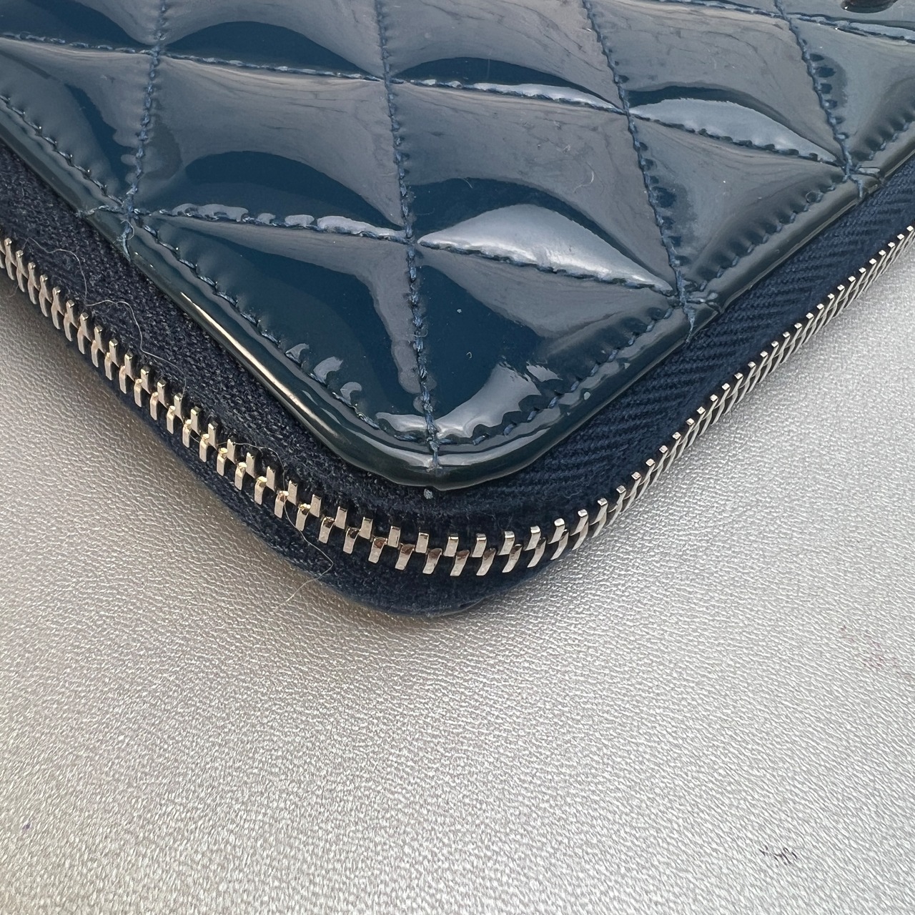 CHANEL シャネル ココマークパテントレザー長財布 ブルー A-9670