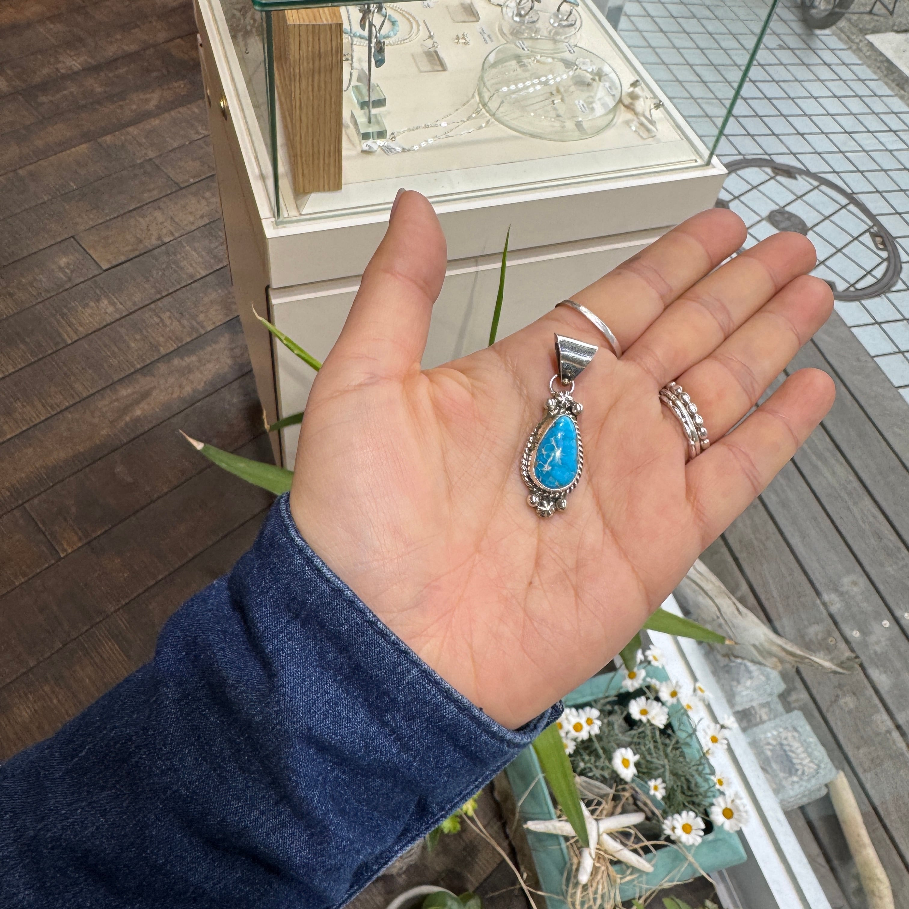 Indian Jewelry 》ROBERT MARTINEZ キングマン ターコイズ ペンダント