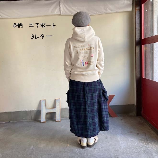 【快晴堂】スキー休暇にチューリッヒへ　裏起毛スウェット　3＋　15400円 サイズ3+,5+ 裏起毛ロゴパーカー 53C117 B柄 エアポート3レター | 快晴堂