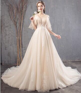 高品質！ ウエディングドレス ミニトレーン/短トレーン Vネックドレス  