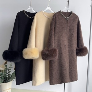 ビジューネックファーロングコート　A3364