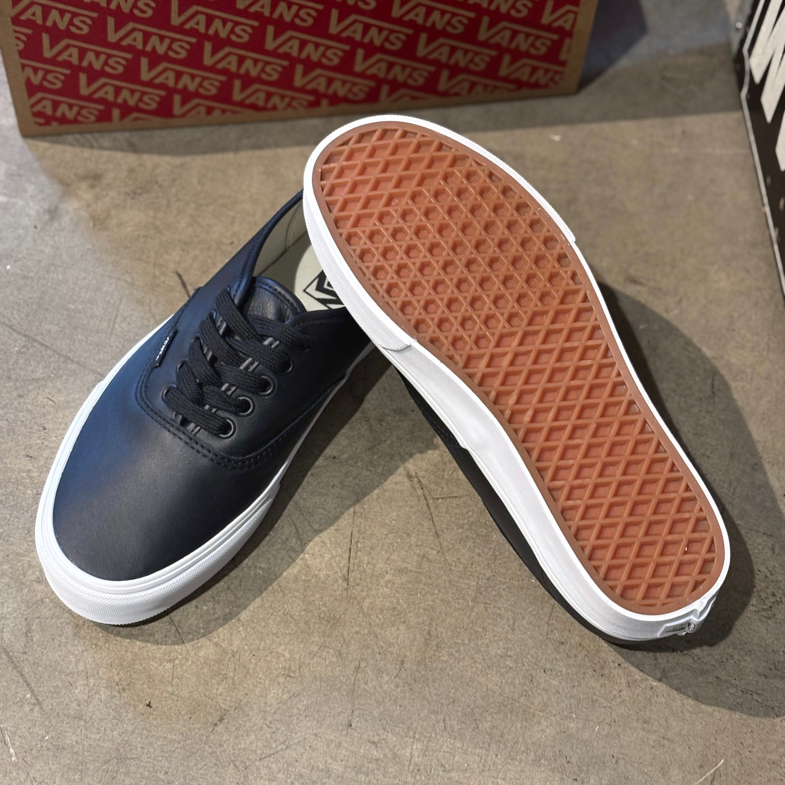 VANS Authentic Leather Black / True White (ヴァンズ