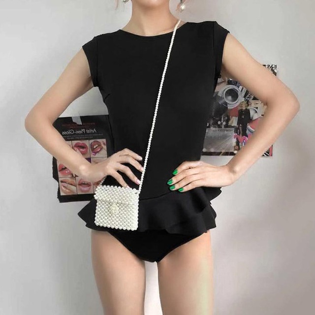 水着 ワンピース フリル バックコンシャス セクシー 無地 ブラック レッド 韓国水着 シンプル 肌見せ おしゃれ セクシー 韓国 韓国ファッション オルチャン オルチャンファッション P1305 Korean Select 韓国ファッション オルチャンファッション